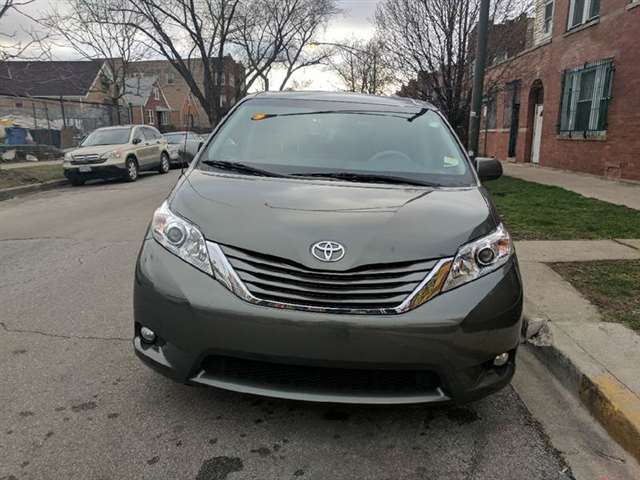 Toyota Sienna 2013 photo 17